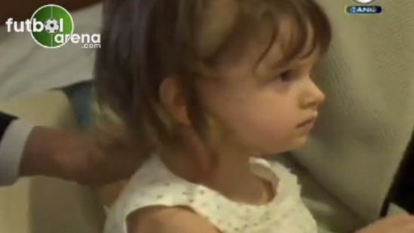 Aziz Yıldırım'ın kızı imza törenine damga vurdu