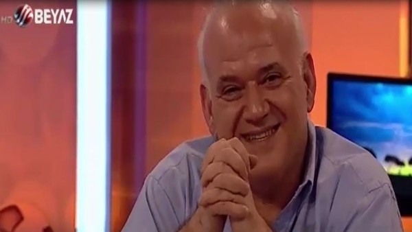 Ahmet Çakar, Tolga Ciğerci'ye Beyaz Futbol ekibini tanıttı