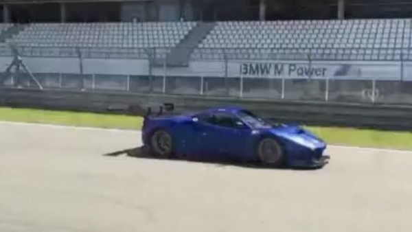 Abramovic oyuncaklarını denedi