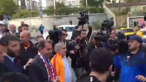 Dursun Özbek, Vodafone Arena'ya doğru yola çıktı