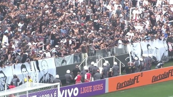 Palmeiras - Corinthians derbisinde Corinthianslı taraftarlar polisle çatıştı