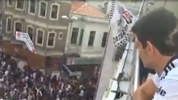 Beşiktaşlı taraftarlar derbiyi coşkuyla bekliyor