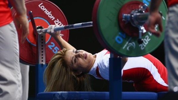 Nazmiye Muratlı, dünya rekoru kırarak altın madalya kazandı