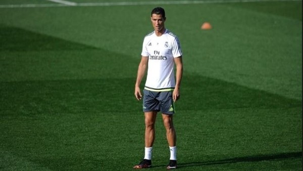 Ronaldo'ya bacak arası