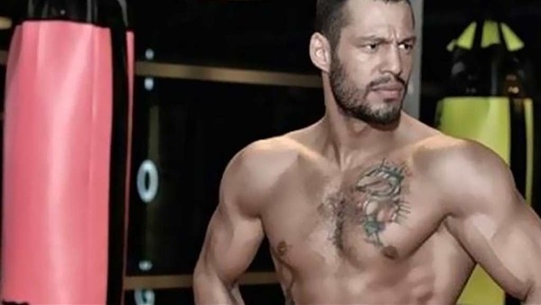 Atakan'nın müthiş tekmesi nakavt getirdi