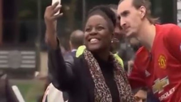 Çakma İbrahimovic herkesi trolledi