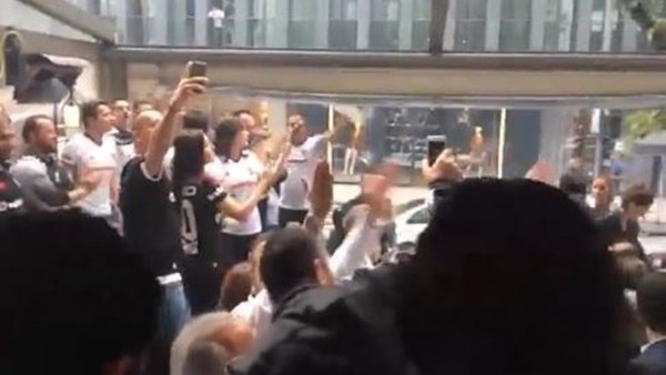 Beşiktaşlı taraftarlar derbi ateşini yaktı