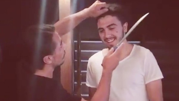 Nusret, Ozan Tufan'ın saçlarına el attı