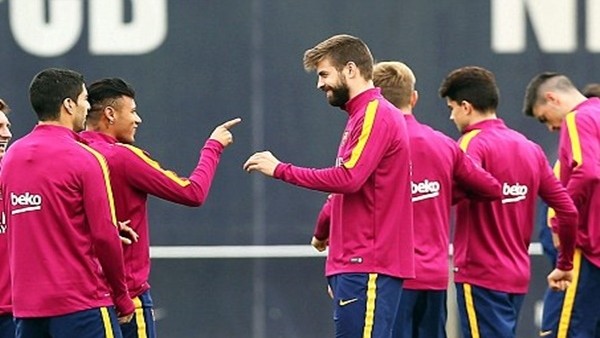 Suarez ve Pique'nin taş, makas, kağıt oyunu