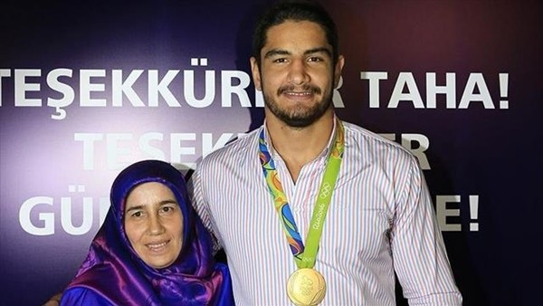 Taha Akgül'ün annesi Gülbahar Akgül: 'Çok çalışarak bu başarıyı elde etti'