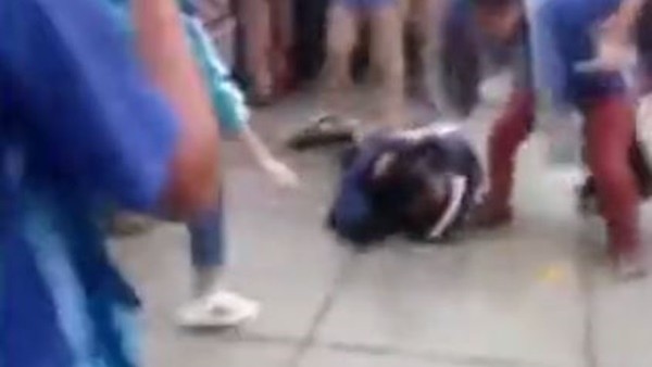 Taraftarı linç ettiler