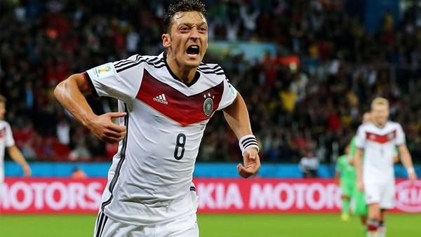 Mesut Özil attı, Almanya kazandı