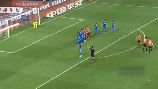 Çin'de ilginç frikik organizasyonu