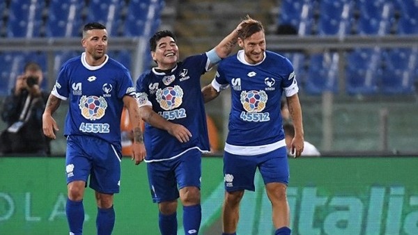 Efsanelerden gol düellosu