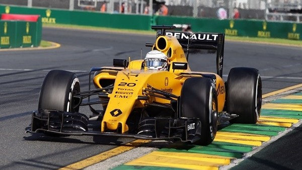 Formula 1'de Magnussen ölümden döndü