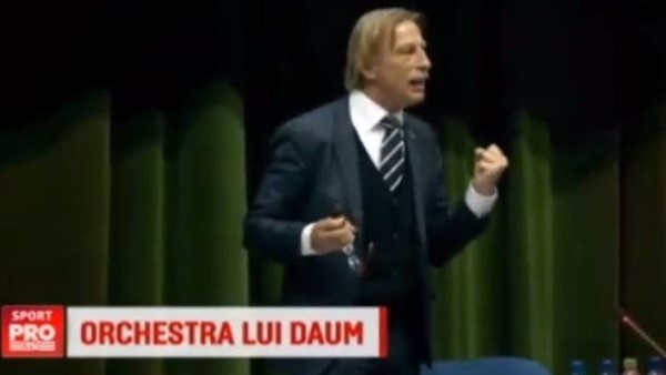 Orkestra şefi Daum!