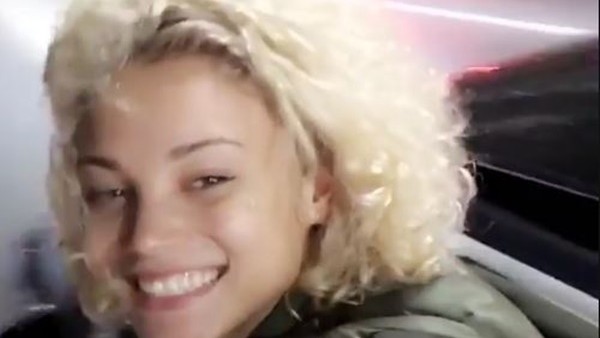 Rose Bertram'dan tehlikeli hareket