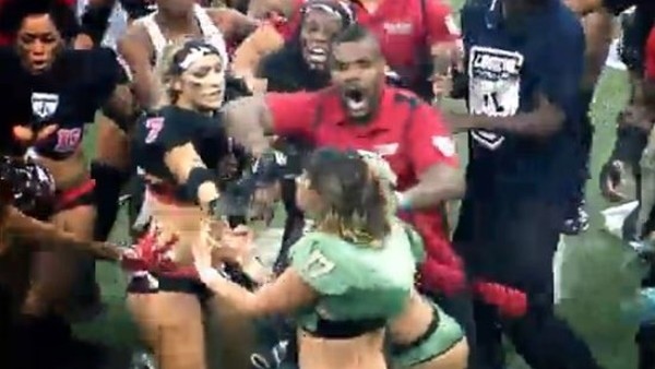 İç çamaşırı liginde yumruklar konuştu