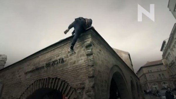 Bu adamın çılgınlıklarını izlemek bile zor!