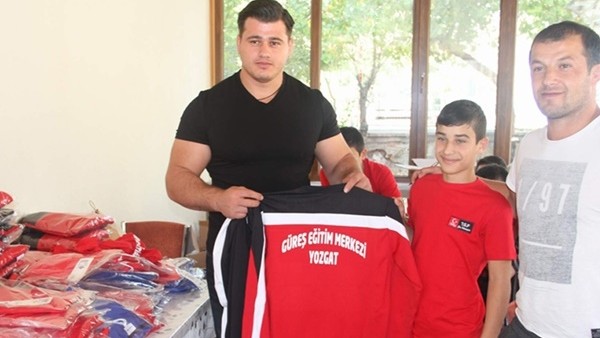 Rıza Kayaalpten örnek davranış