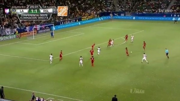 İlk maçında ipe dizdi muhteşem gol attı