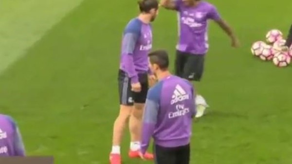 Ronaldo bacak arasına sinirlendi