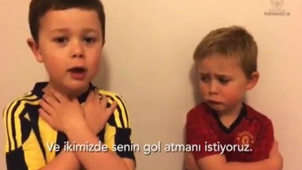 Minik taraftarlardan Van Persie'ye mesaj!