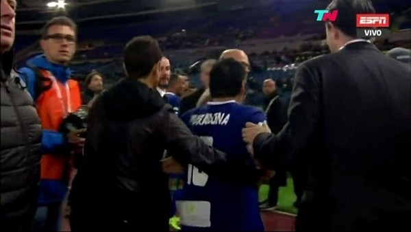 Efsaneler 'Barış' maçında kavga etti