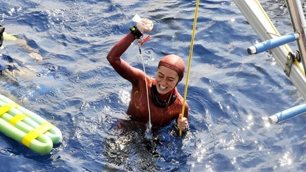 Nefesini şehitler için tutacak