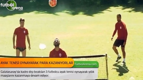 Galaatasaray'da ayak tenisi oynayarak para kazanıyorlar