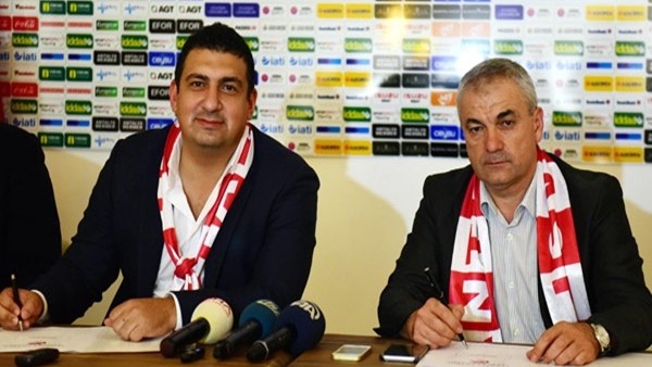 Rıza Çalımbay, Antalyaspor'a imzayı attı