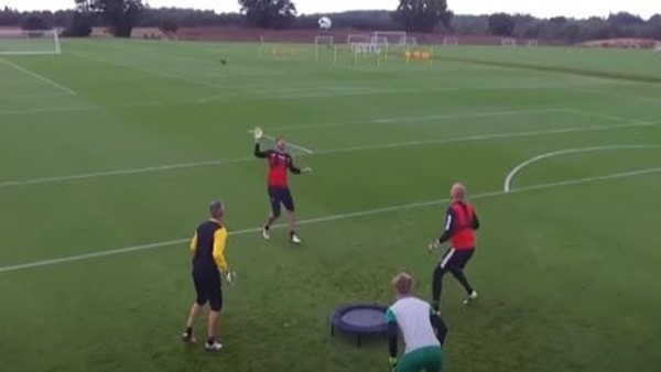 Kaleci dediğin böyle çalışır