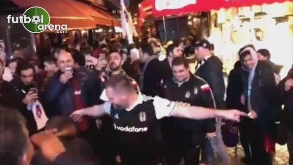 Beşiktaş taraftarları Benfica maçı öncesi coşturdu