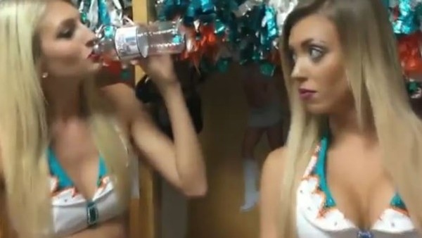 Ponpon kızlar da o akıma uydu!