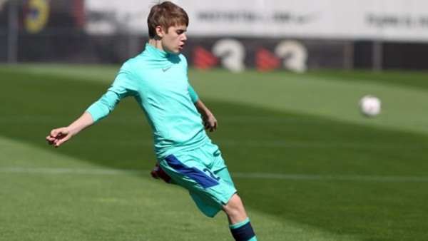Justin Bieber, FC Barcelona'nın antrenmanını ziyaret etti.