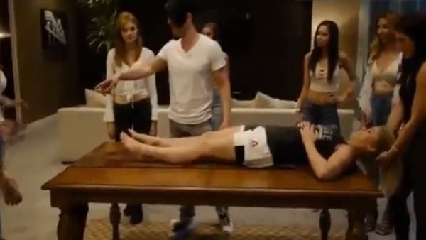 Yıldız sporcuyu ikiye böldü