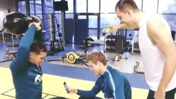 Zenit de modaya uydu!