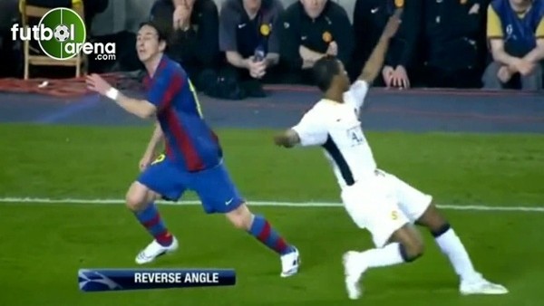 Futbol tarihinde unutulmayan bel kırma çalımları 