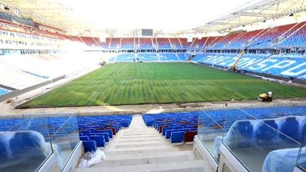 Akyazı Stadı'nda çim serimi bitti