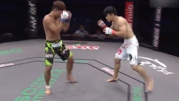 Acımasız tekmenin sonucu ağır oldu