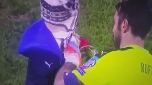 Buffon hakem görmeden hemen imzaladı