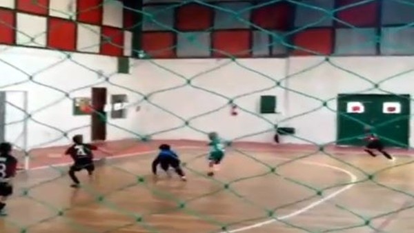 Alex'in oğlu babasının izinden gidiyor