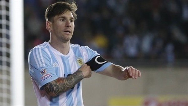 Messi'den müthiş frikik!