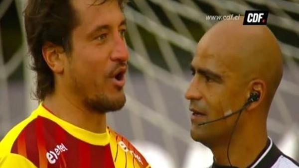 Gençlerbirliği'nin eski kalecisi hakemi alnından öptü