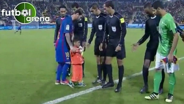 Afgan çocuk Murtaza kahramanı Messi ile tanıştı.