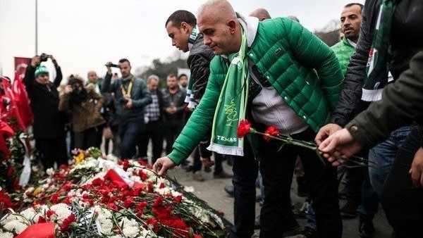 Bursasporlu taraftarlar Şehitler Tepesi'ne yürüdü