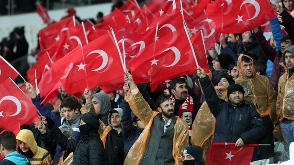 Vodafone Arena'da şehitlerimiz için saygı duruşu