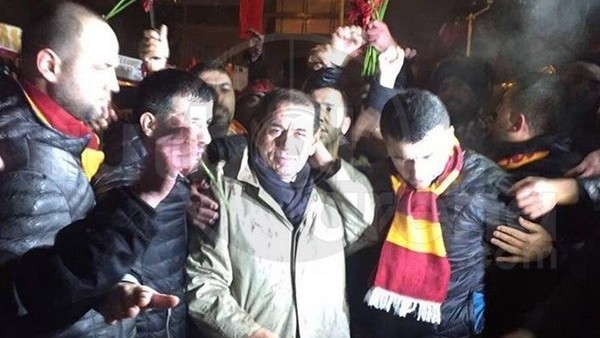 Dursun Özbek, Şehitler Tepesi'ne yürüdü