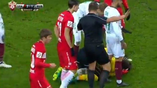 Kaleciden kaleciye sert faul