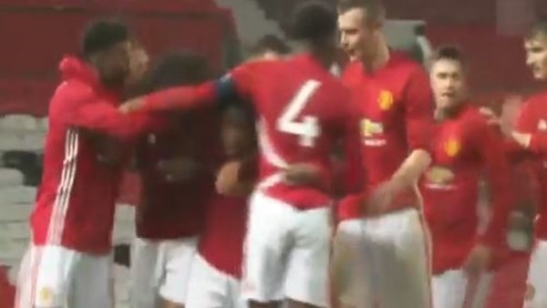 Genç Manu'lu oyuncudan harika gol